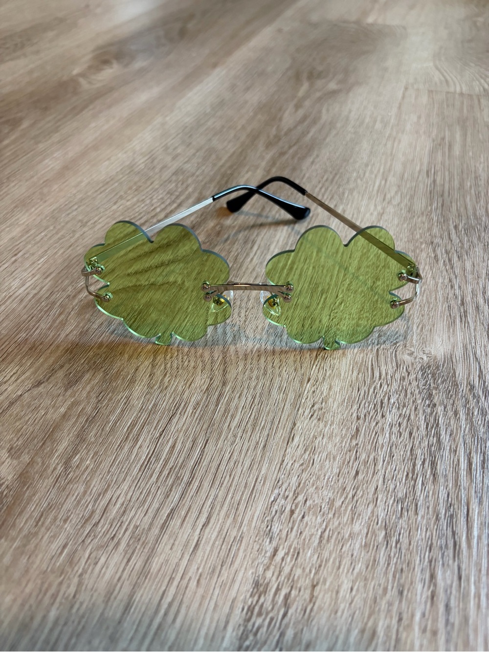 Amazon Green Flower-Shaped Rimless Sunglasses